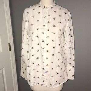 Button up bee pattern blouse